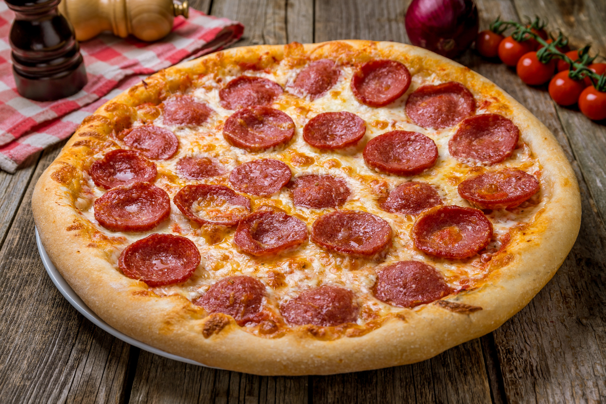 Szalámis pizza